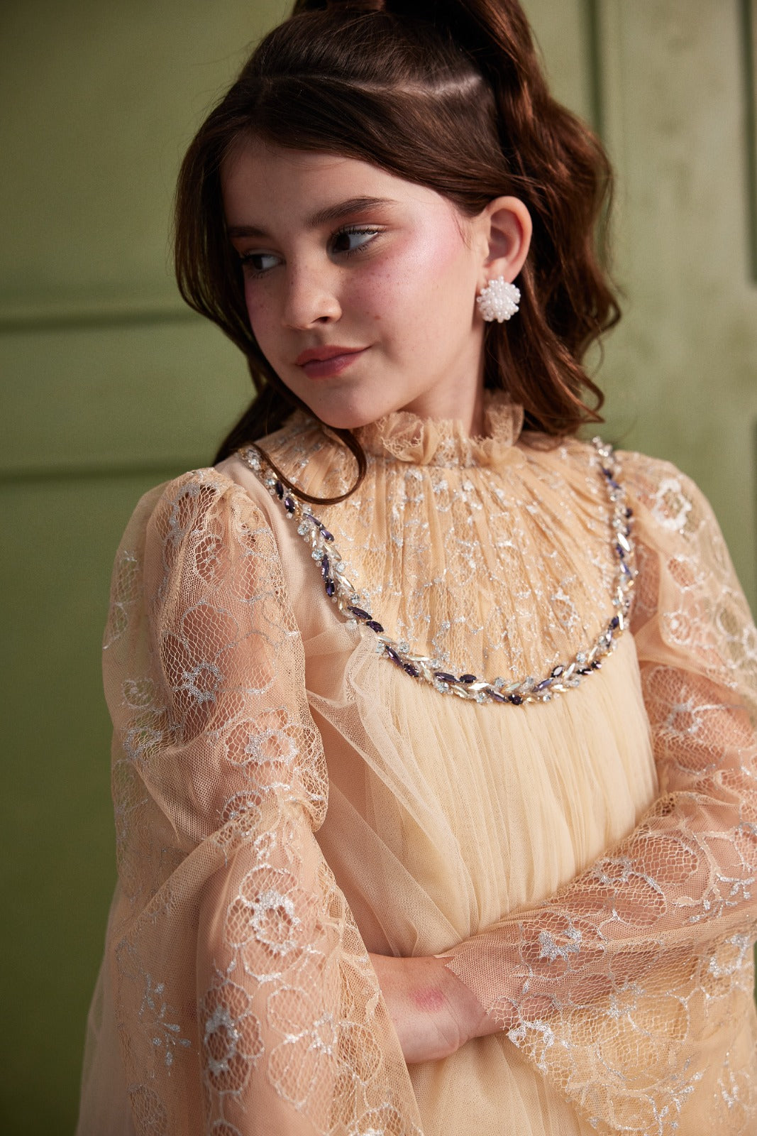 Cloche Dress Dantel With Pleated Chest