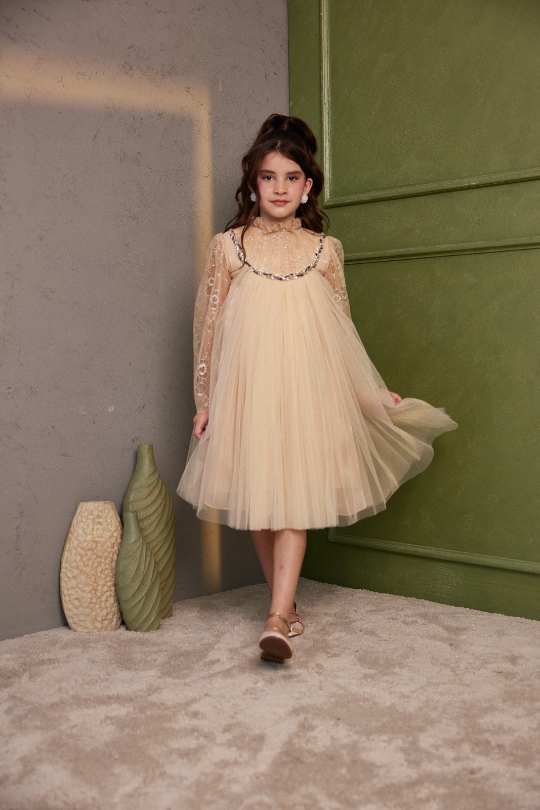 Cloche Dress Dantel With Pleated Chest